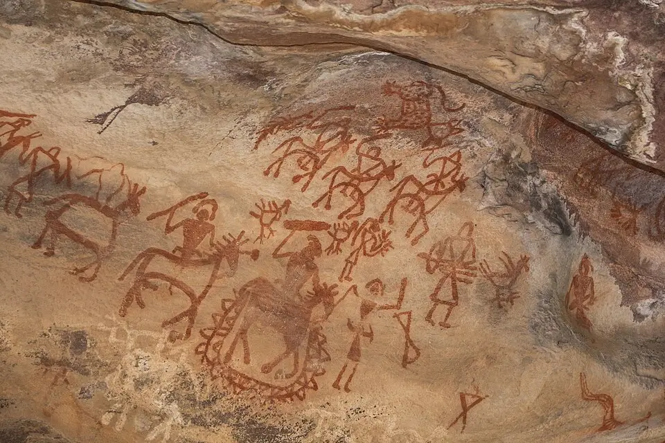 Rock art paintings inside the Bhimbetka rock shelters, Madhya Pradesh